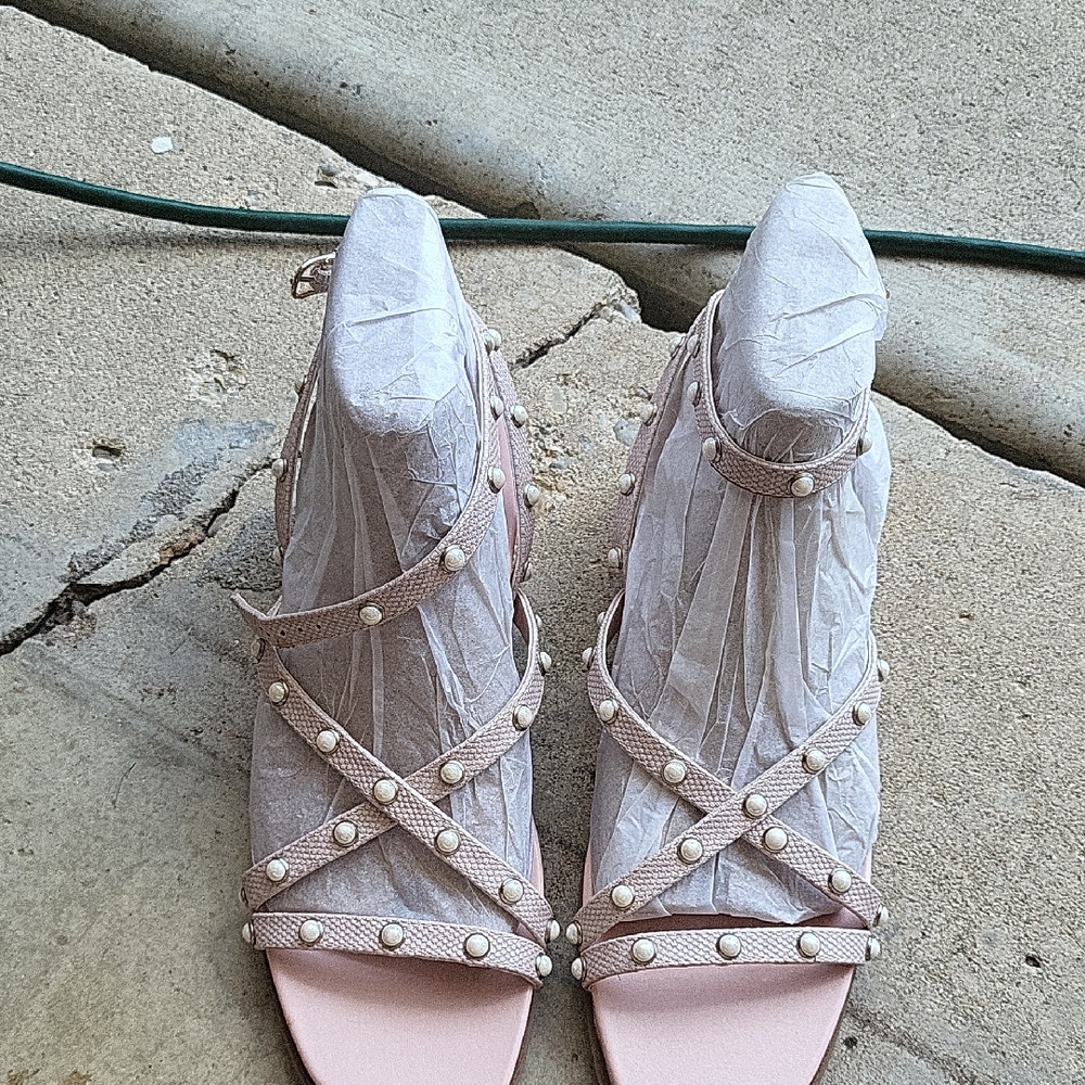 Chic Pink Strappy Sandals with Pearl Details